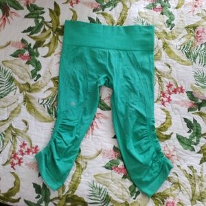 Lululemon seamless Crop Pants Green Size 4